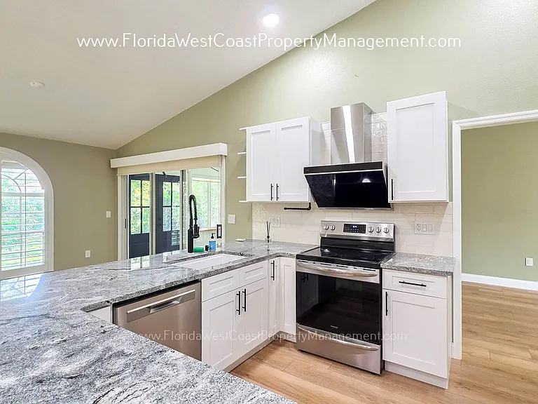 4667 Hamlets Grove Dr — Photo 3