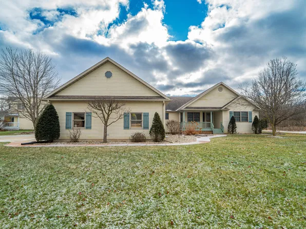 1712 N Crest View Dr, La Porte, IN 46350