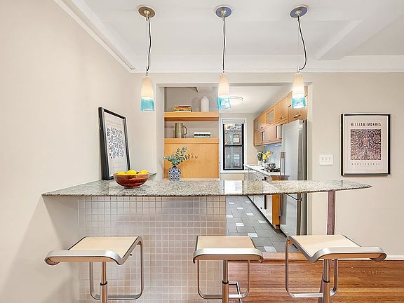 3rd image of 140 E 28th St APT 4B