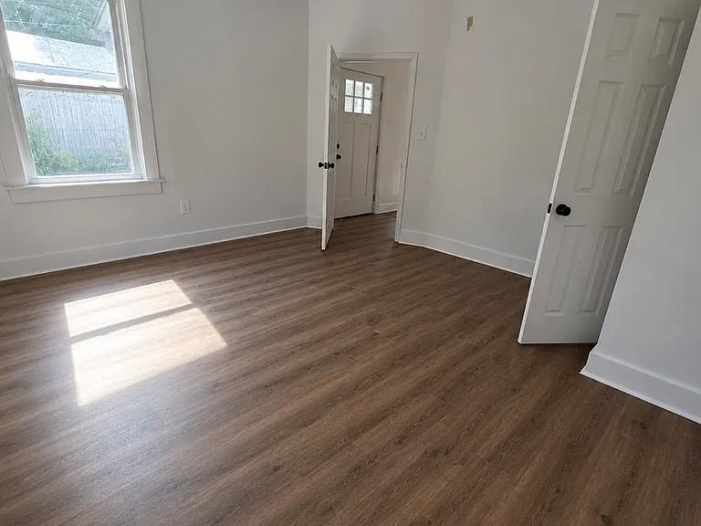 45 Laurel Ave — Photo 8