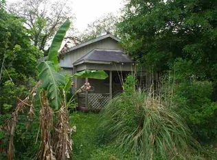 5499 Craig St, Groves, TX 77619