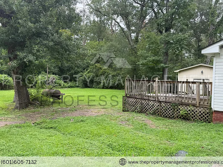 348 Colonial Dr — Photo 11