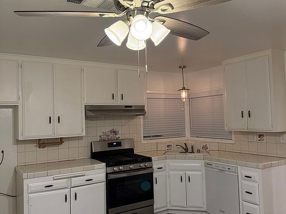 2nd image of 27800 Larkmain Dr