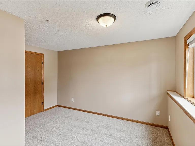 7300 Kahler Cir NE — Photo 8