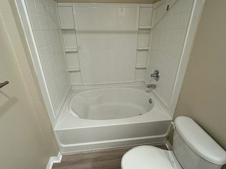 1600 Villa Capri Cir #307 — Photo 15