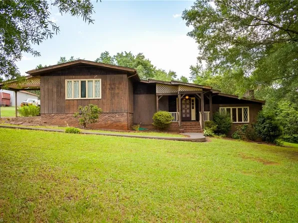 112 Balcony Ln, Mount Airy, NC 27030