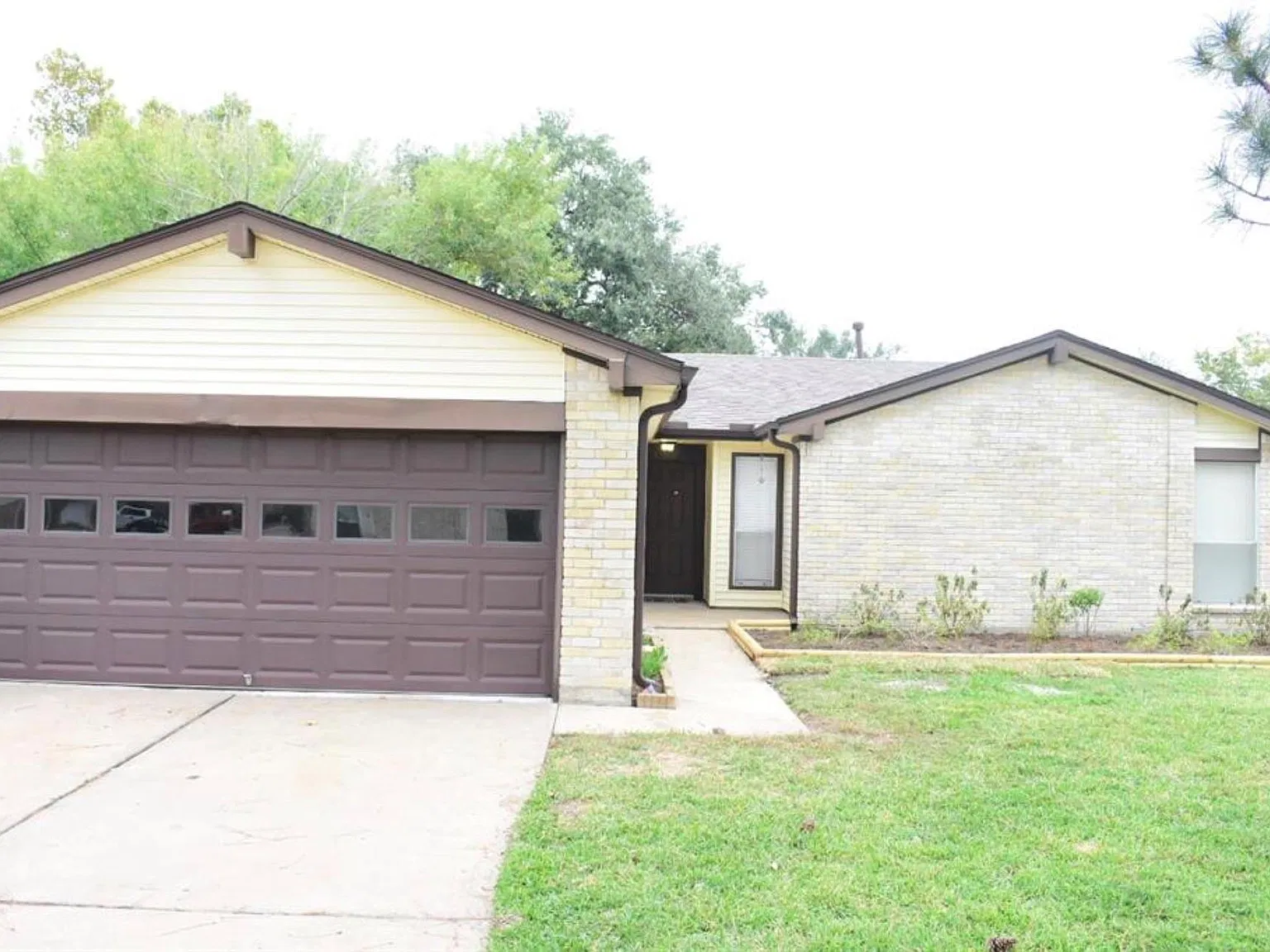 3 bed, 2.0 bath, 1478 sqft, $1,900 — Photo 2