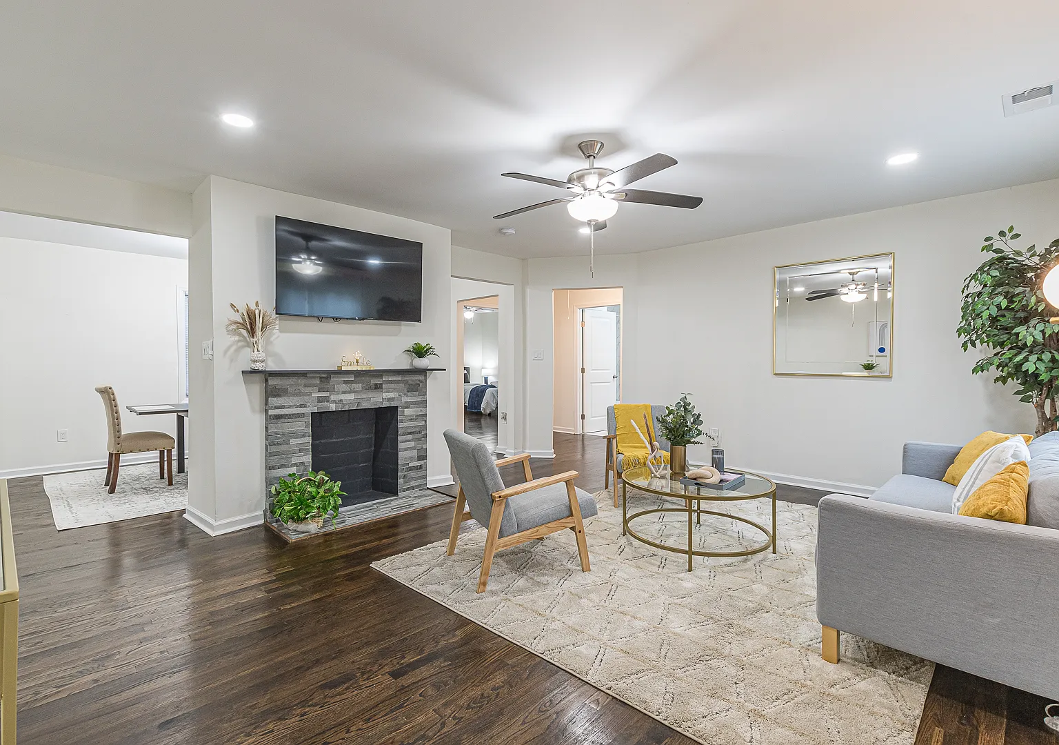 1215 Anchor Ter SW — Photo 2