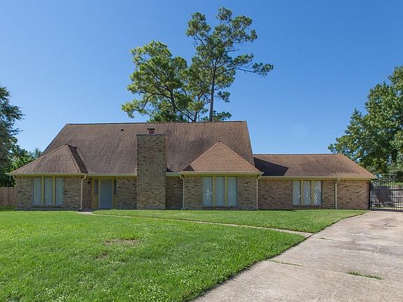 Lot size over 14,000  sq ft. and privacy!