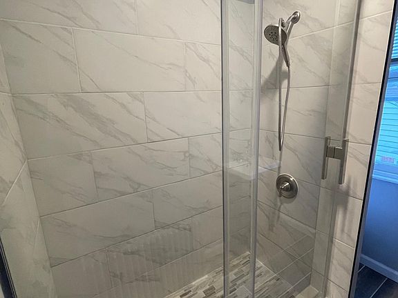 3rd image of 54 Lincoln Dr #2