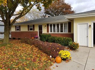 1333 Irving Cir, Manitowoc, WI 54220