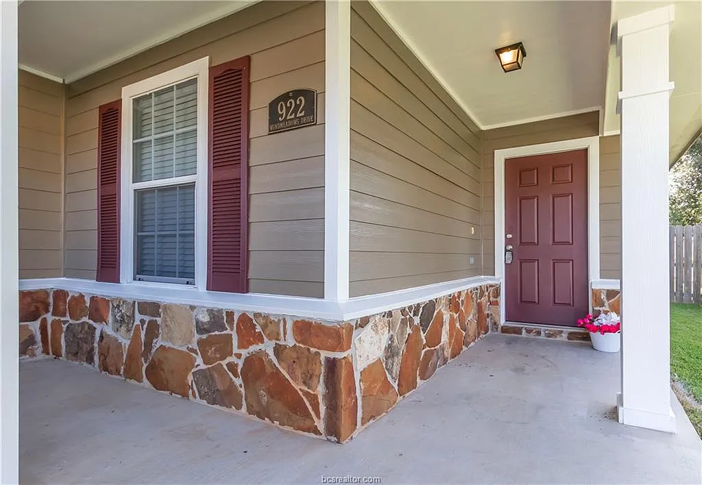 Building Photo - 922 Windmeadows Dr