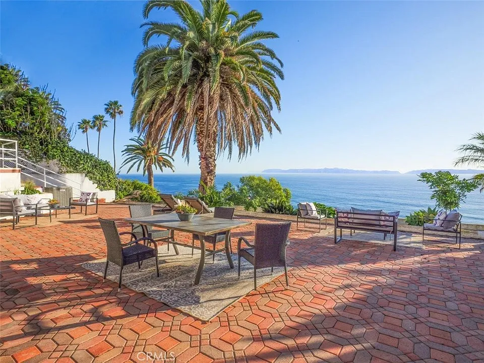 2105 W Paseo Del Mar