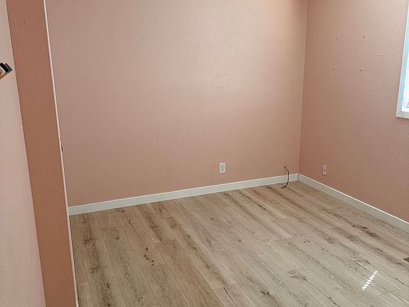 3rd image of 210 Maxine Ln