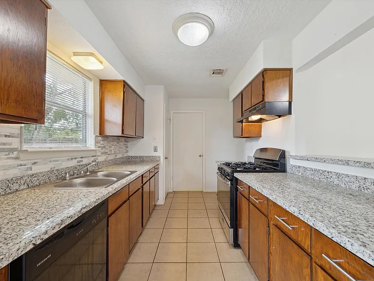 2723 N Brompton Dr — Photo 8