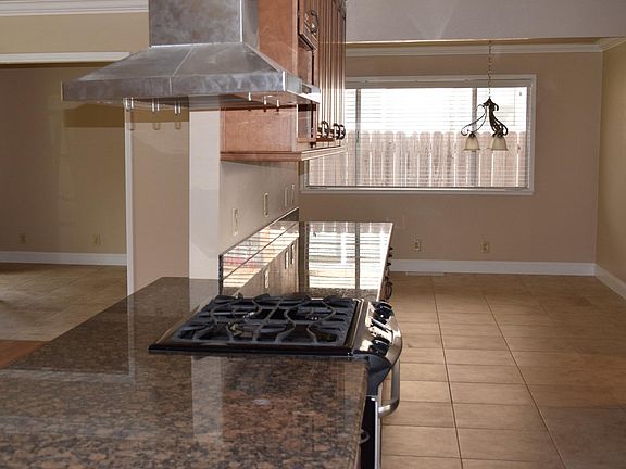 Kitchen gas range & dining area