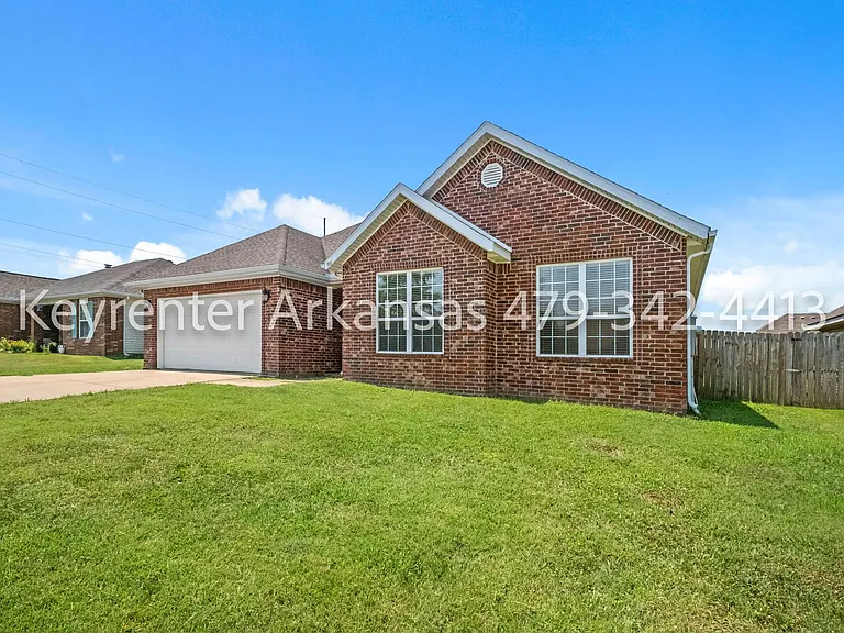 800 SW Summitchase Rd — Photo 2