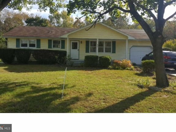 2nd image of 807 Chapel Dr