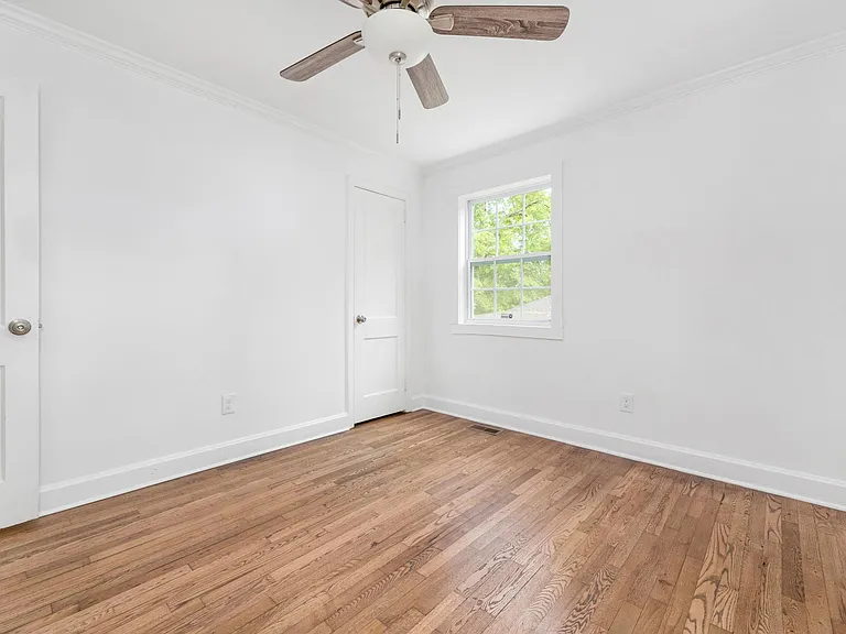 441 W Springs St — Photo 26