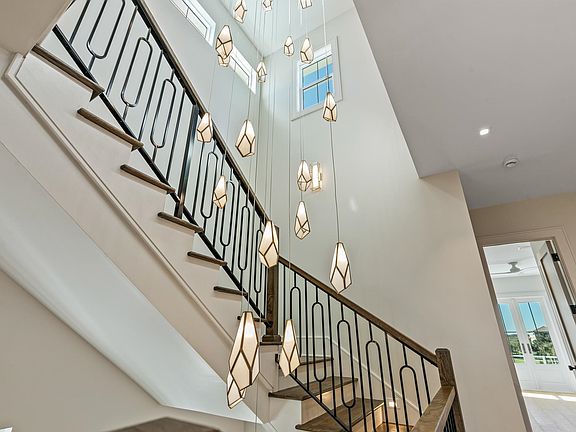 5th image of 362 Ocean Crest Dr