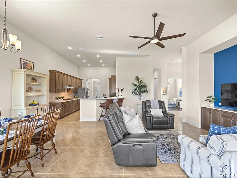 1335 W Greenmeadow Path — Photo 16