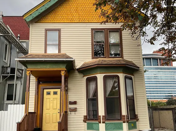 1386 Pine St, Detroit, MI 48201