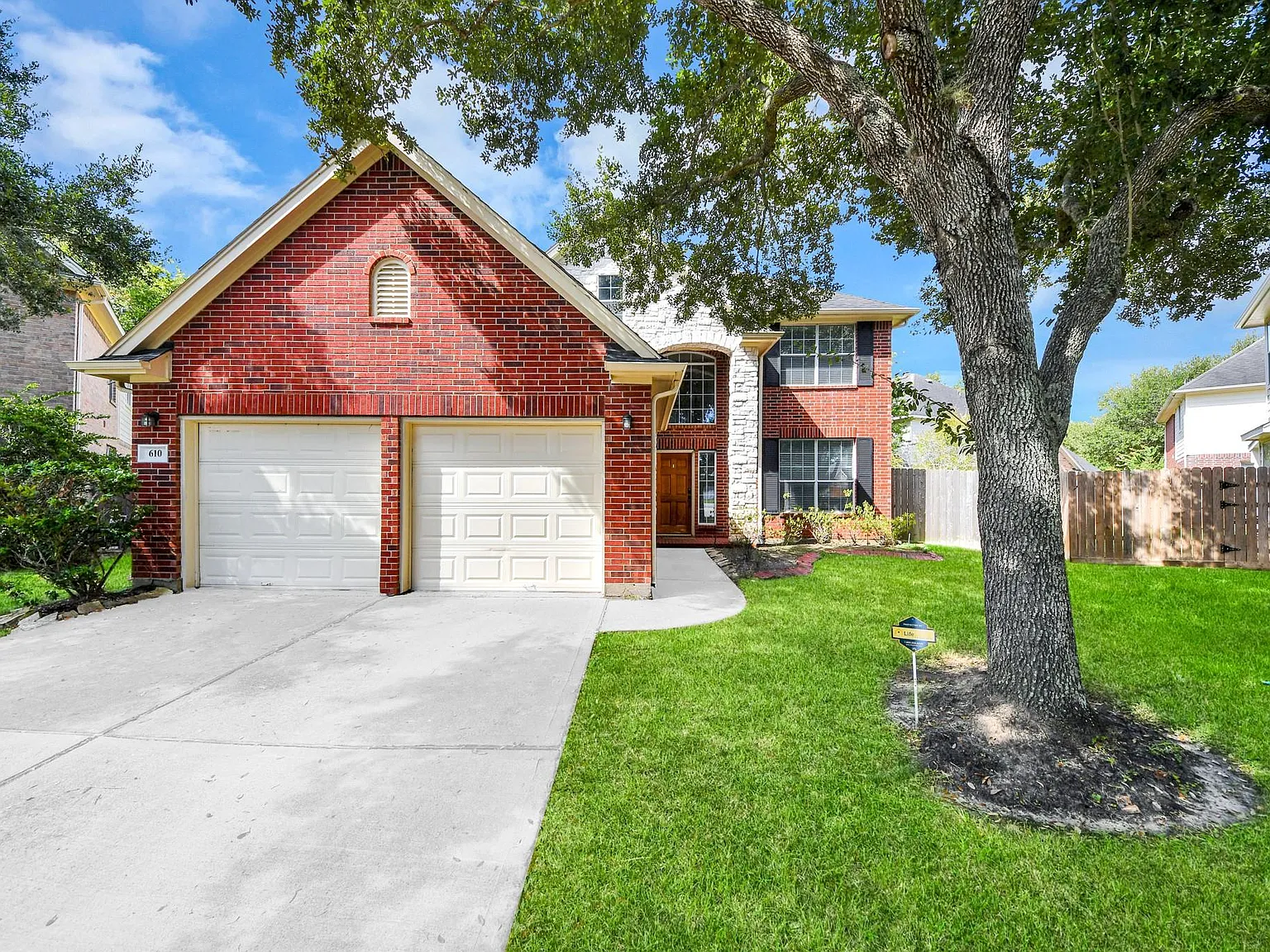 4 bed, 3.5 bath, 2431 sqft, $2,850 — Photo 3