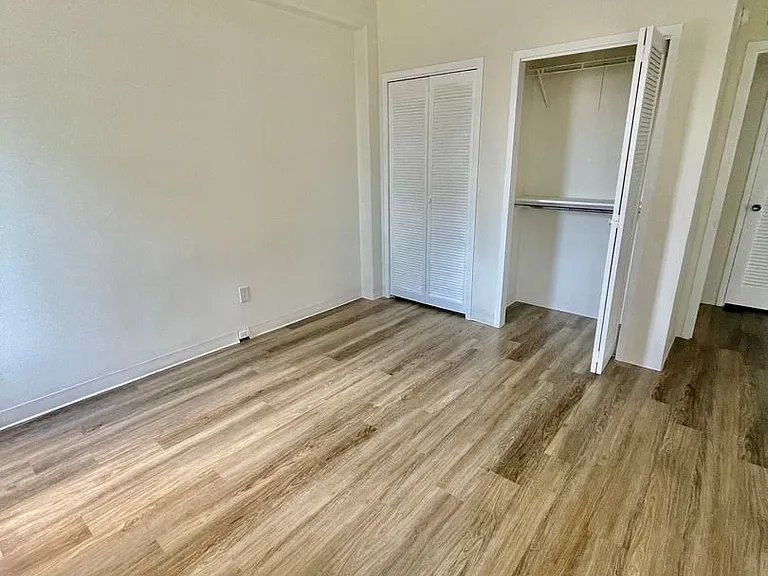 Two Bedroom Condo in Downtown Charleston — Photo 12