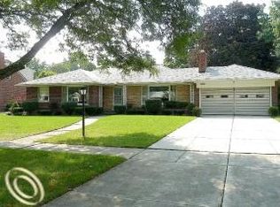 18451 Warwick Dr, Beverly Hills, MI 48025