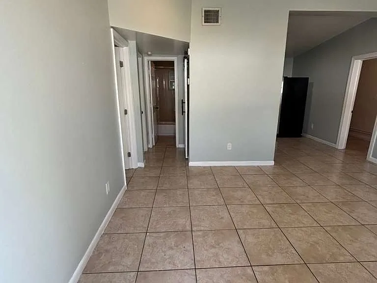 2911 NW 11th Pl #A — Photo 14