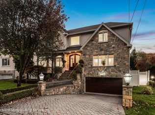 61 Mace St, Staten Island, NY 10306