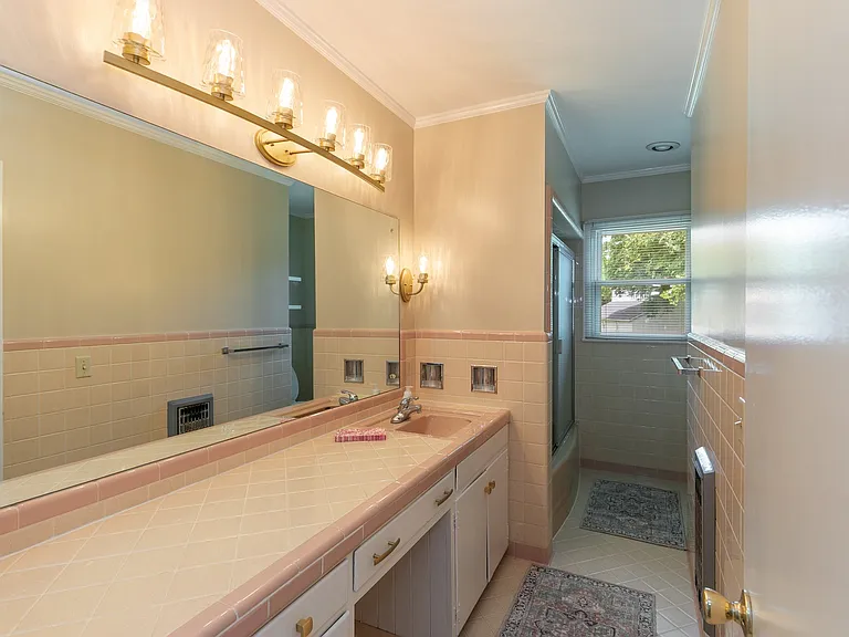 3228 Lakeshore Dr — Photo 36