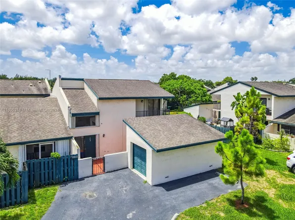 10810 SW 72nd St APT 163, Miami, FL 33173