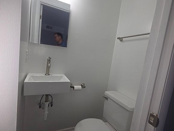 4th image of 1533 Collegeview Ave