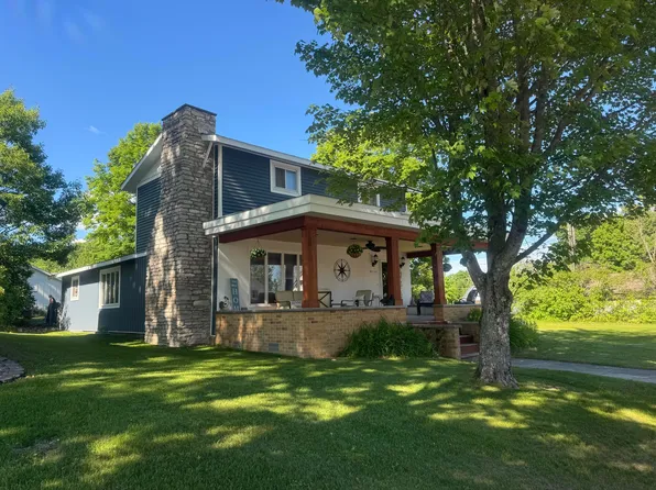 W17356 Main St, Curtis, MI 49820