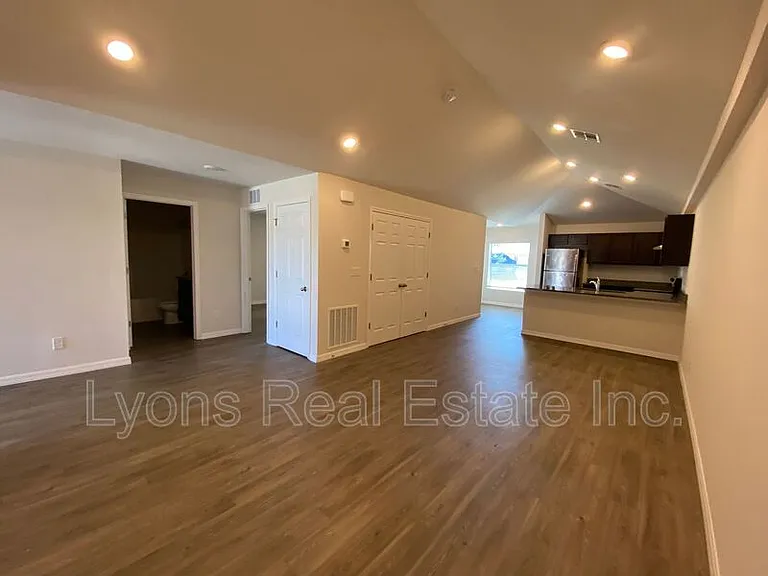 604 Skyline Blvd — Photo 4