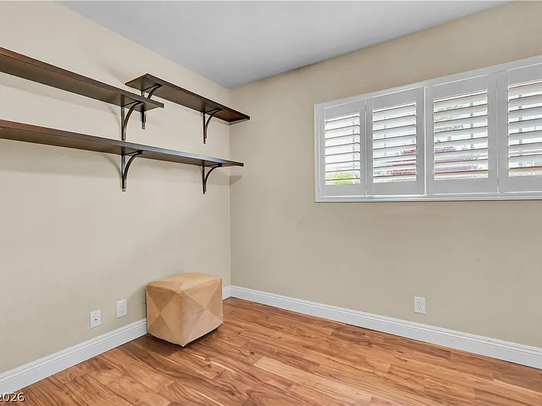 2712 W Oakey Blvd — Photo 32