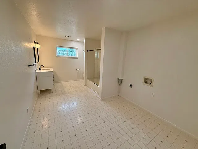 1 bed, 986 sqft, $1,200 — Photo 4
