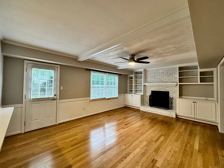 965 Commodore Dr — Photo 19