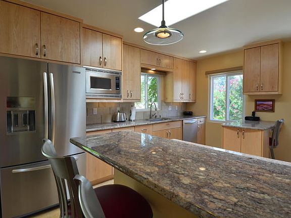 3rd image of 3322 Linda Vista Ave SE