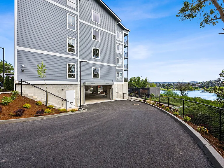 The Landing at Harbor Pointe — Photo 28