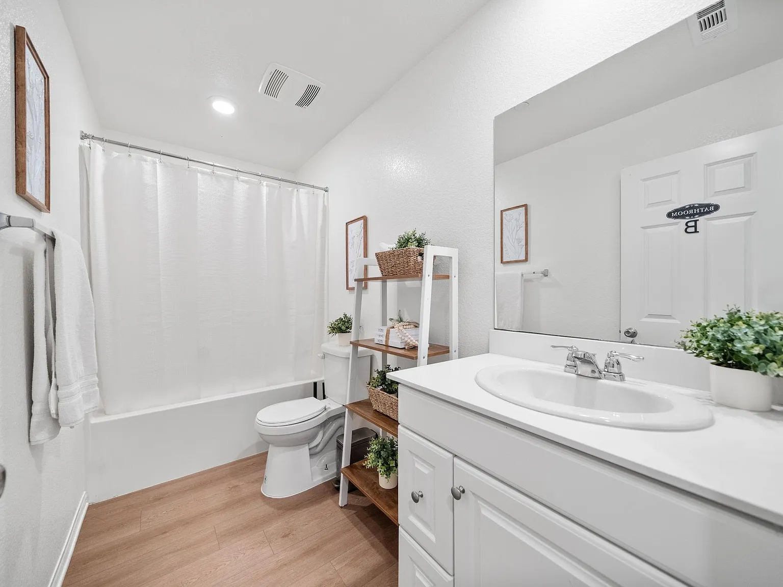6 bed, 1853 sqft, $997 — Photo 3