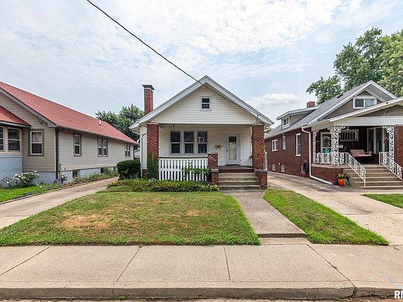 2nd image of 1216 E Seneca Pl