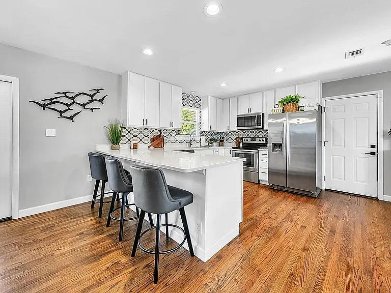 31 Maple Ave — Photo 6