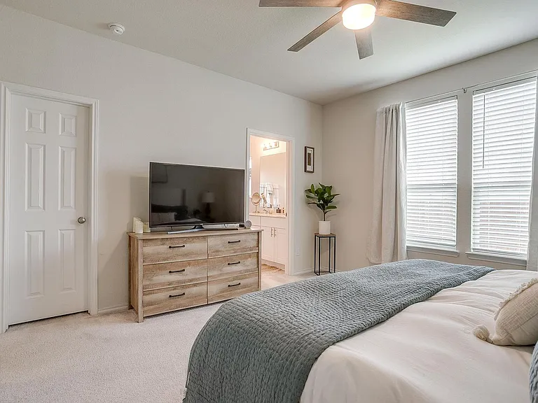 8144 Branch Hollow Trl — Photo 19