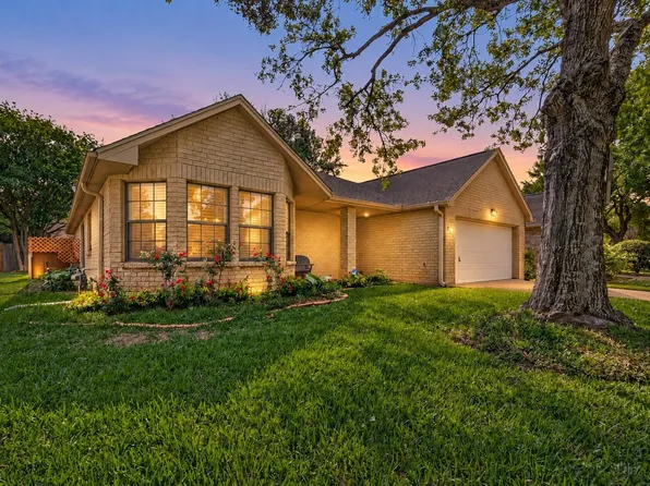 807 Forest Oaks Ln, Pearland, TX 77584