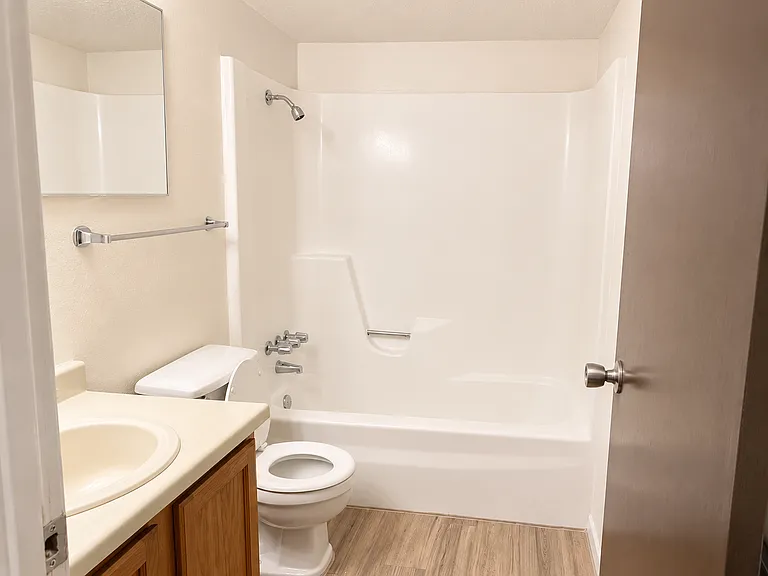 Woodside Village Apartments — Photo 34