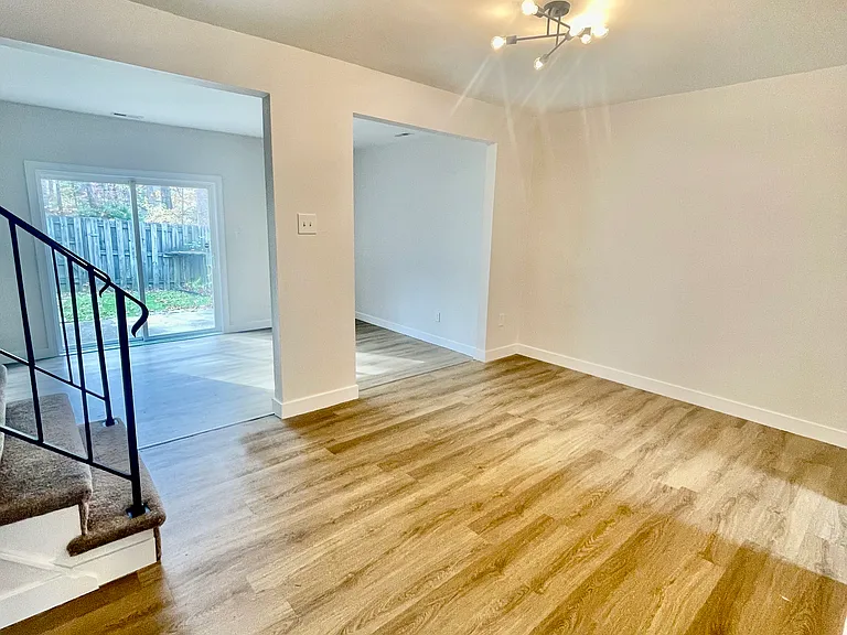 1625 Congressional Ct — Photo 2