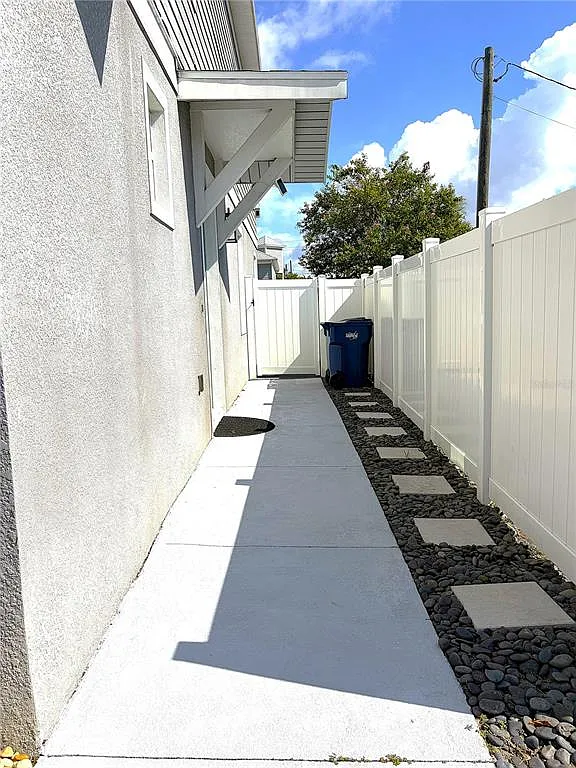 3 bed, 2.5 bath, 1920 sqft, $3,800 — Photo 2