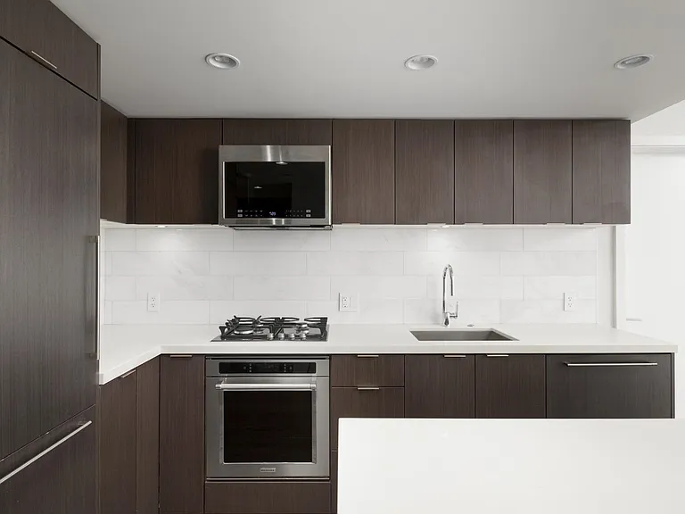 8189 Cambie St #302 — Photo 2